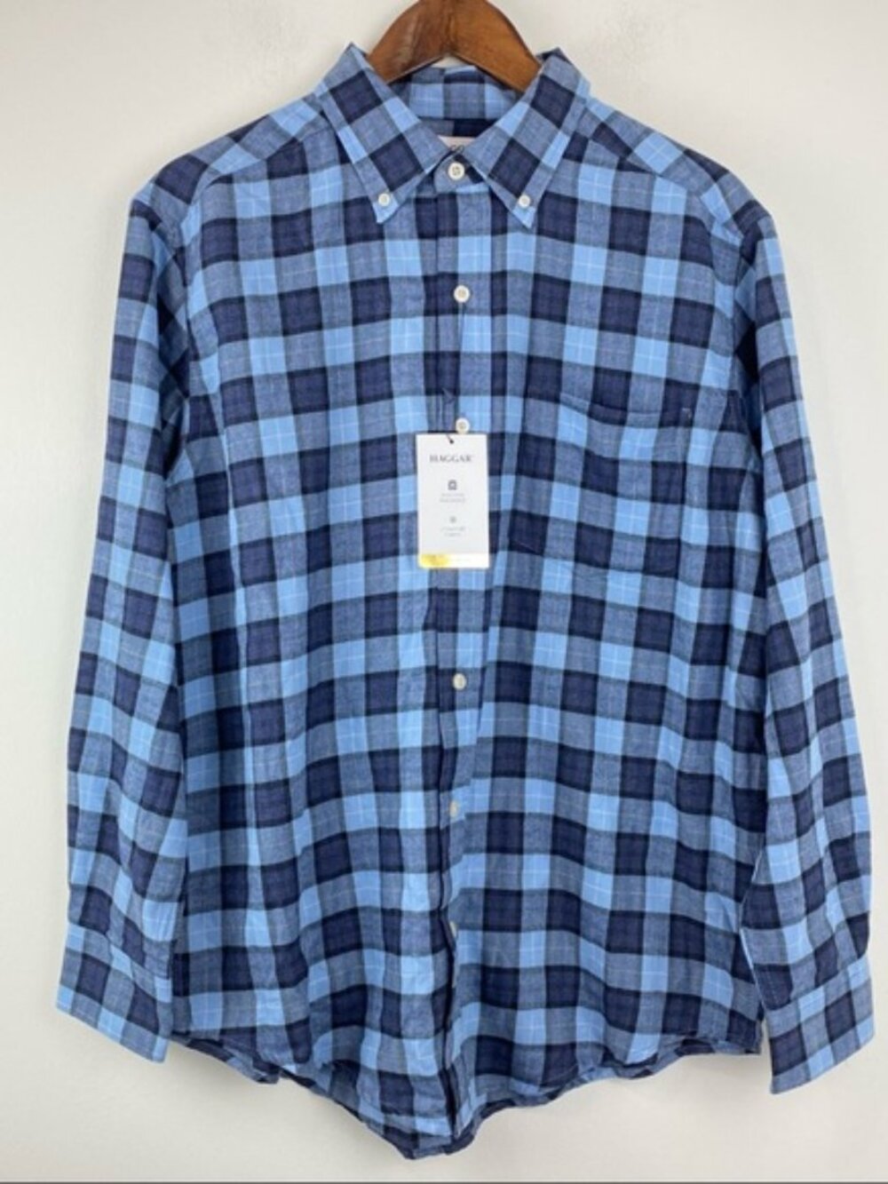 Haggar size Medium Men’s Blue Plaid Long Sleeve Button Down Shirt